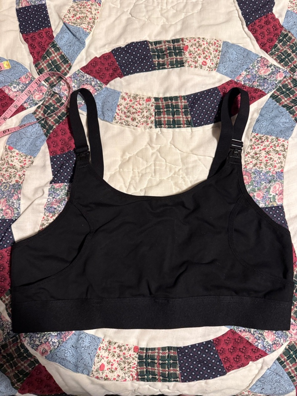 Momcozy Hands Free Pumping Bra, Nursing Bra size M black, adjustable straps NWOT